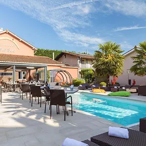 Logis Les Pierres Dorées Hotel