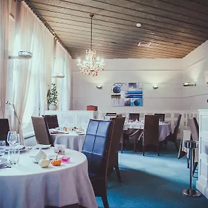 Logis Le Bourbon Hotel